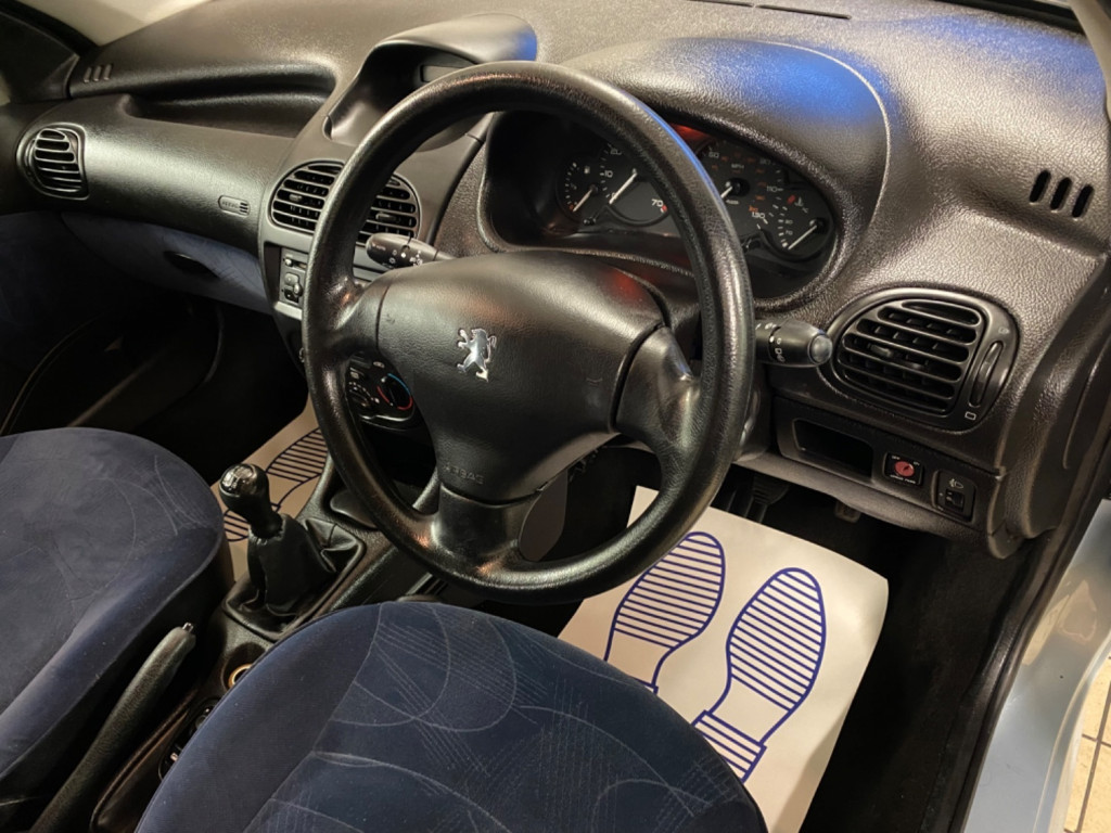 PEUGEOT 206