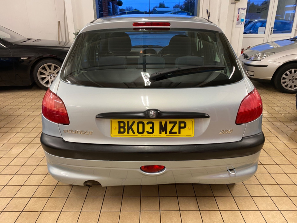 PEUGEOT 206