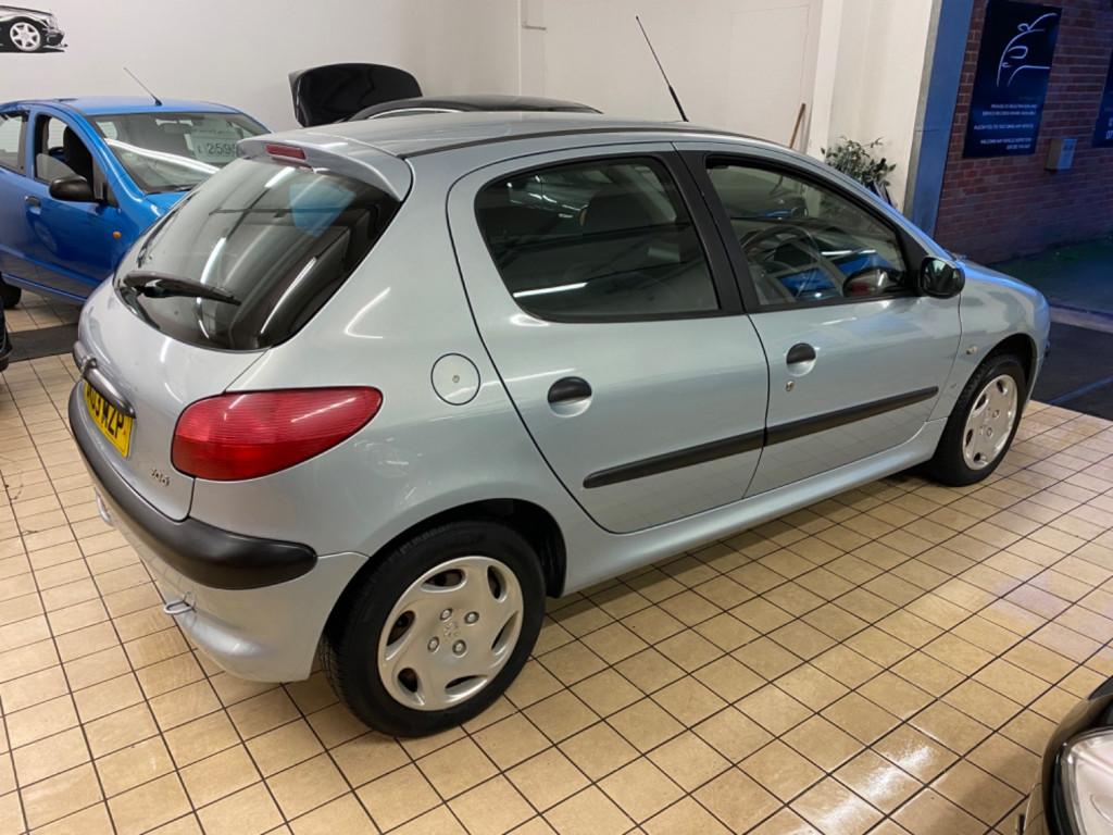 PEUGEOT 206