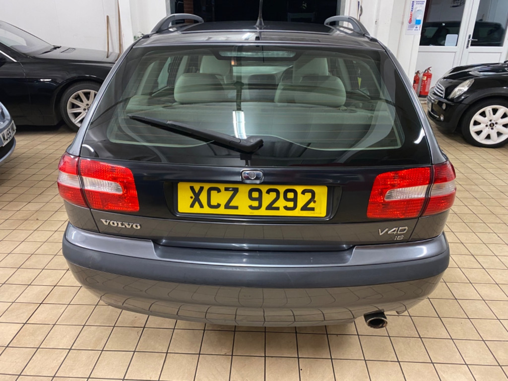 VOLVO V40