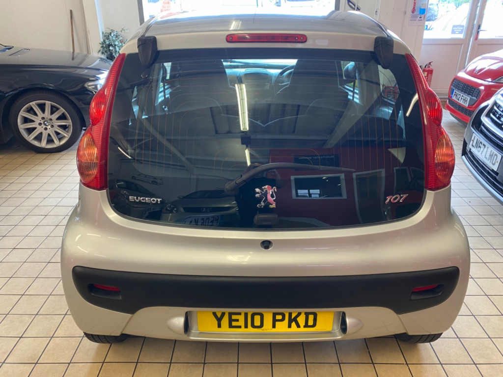 PEUGEOT 107