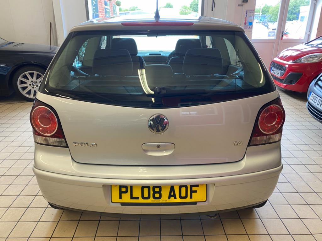 VOLKSWAGEN POLO