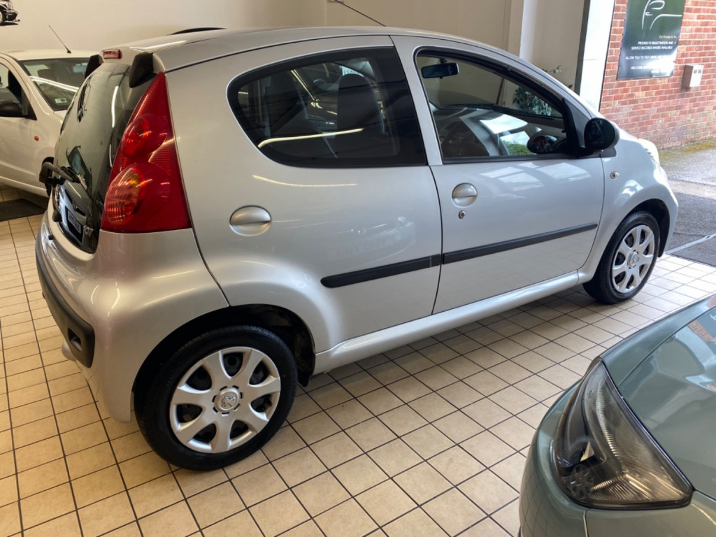 PEUGEOT 107