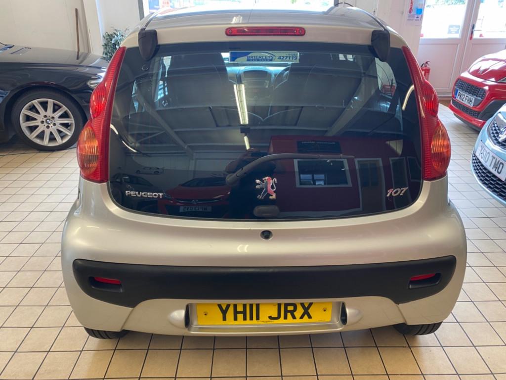 PEUGEOT 107