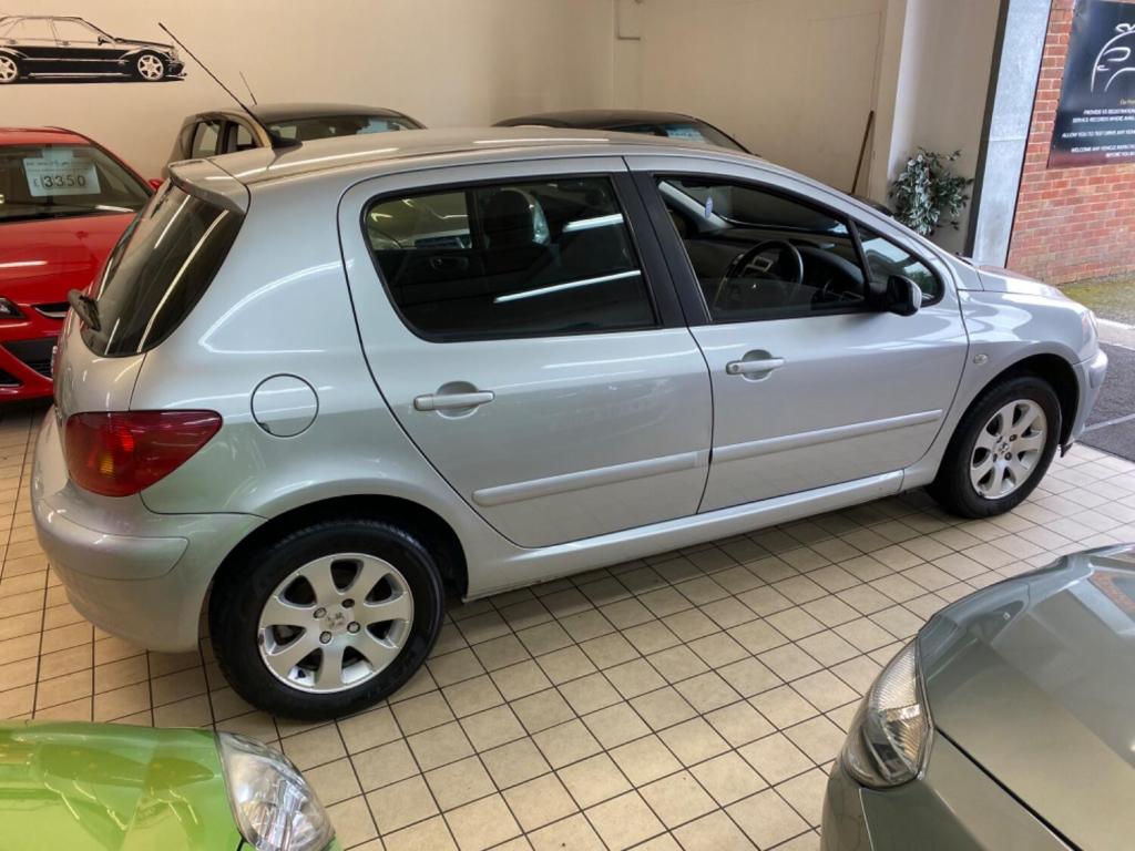 PEUGEOT 307