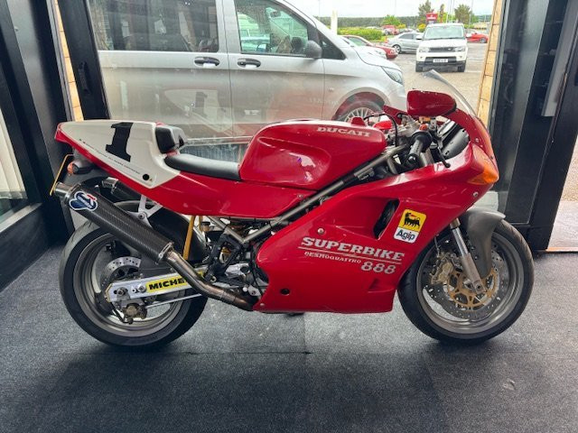 DUCATI 888