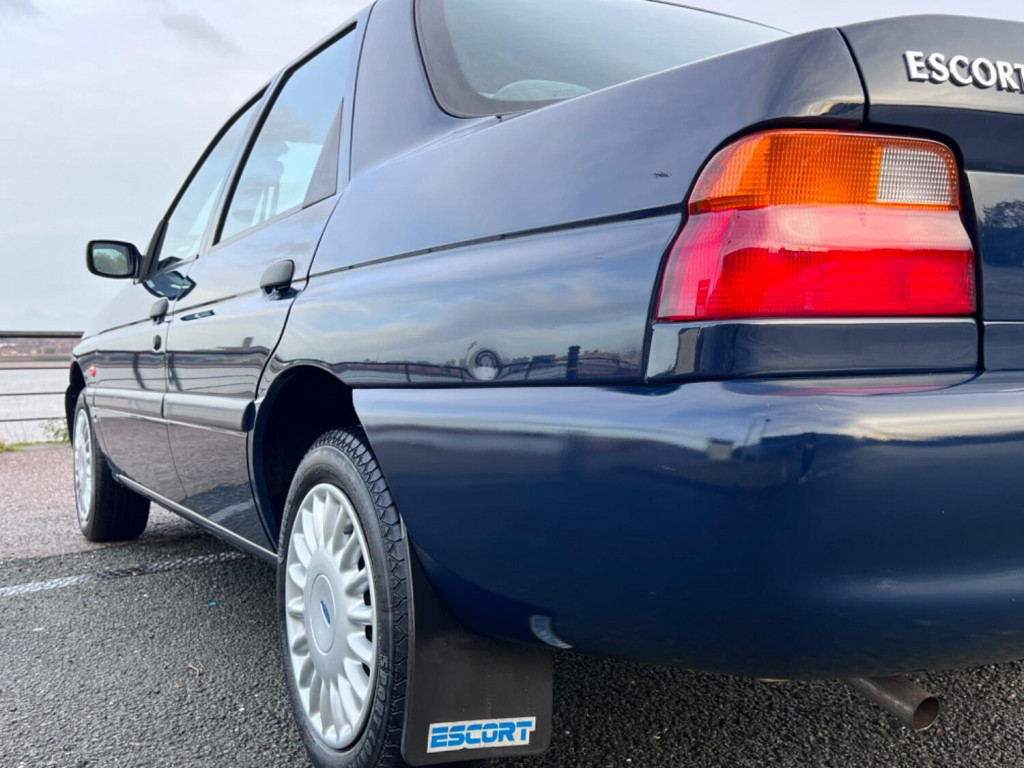 FORD ESCORT