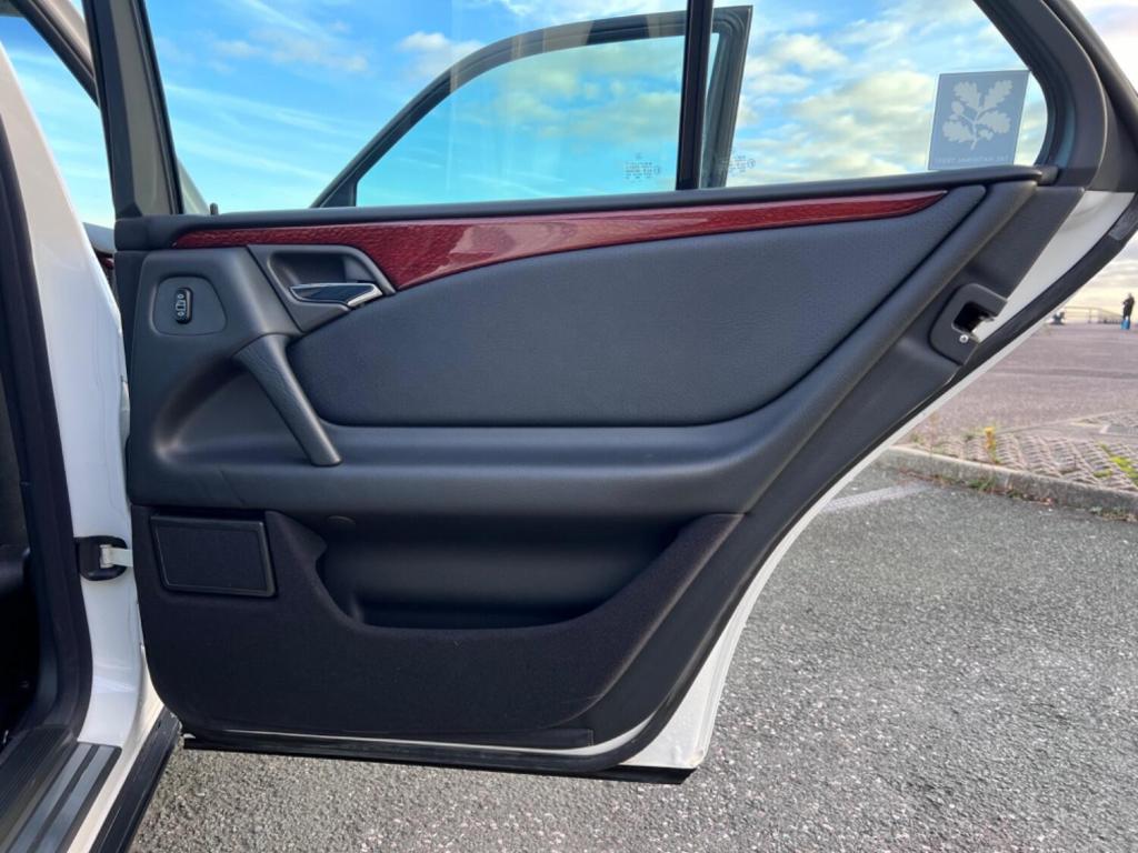 MERCEDES-BENZ E CLASS