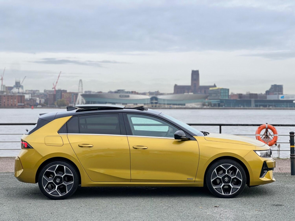 View VAUXHALL ASTRA 1.5 Turbo D Ultimate 