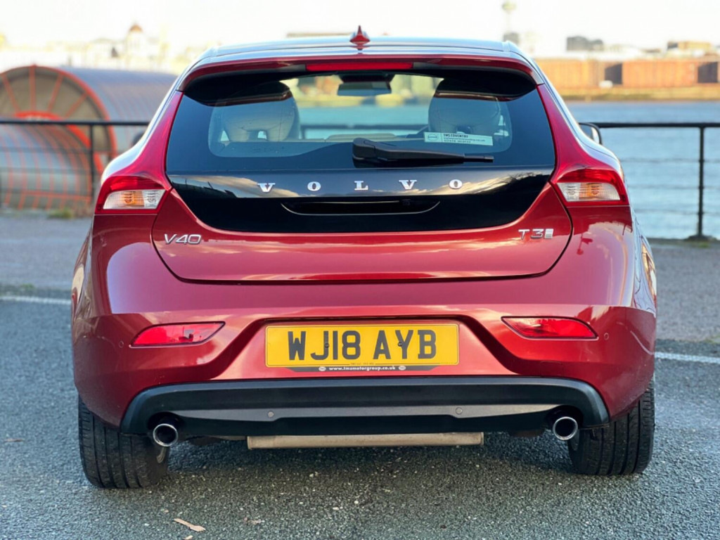 VOLVO V40