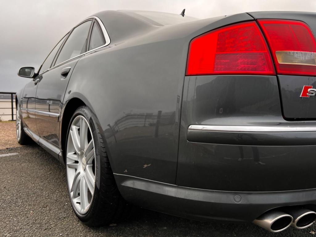 AUDI S8