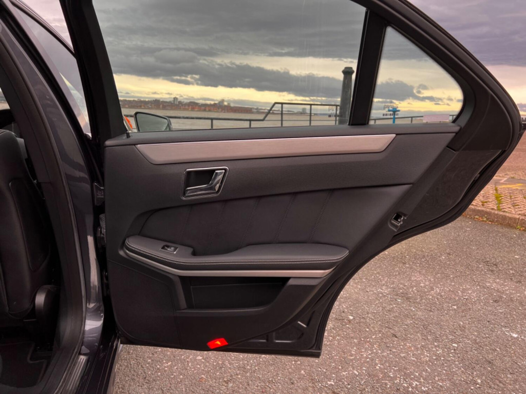 MERCEDES-BENZ E CLASS