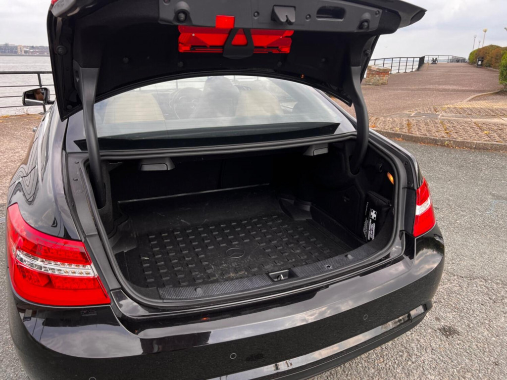 MERCEDES-BENZ E CLASS