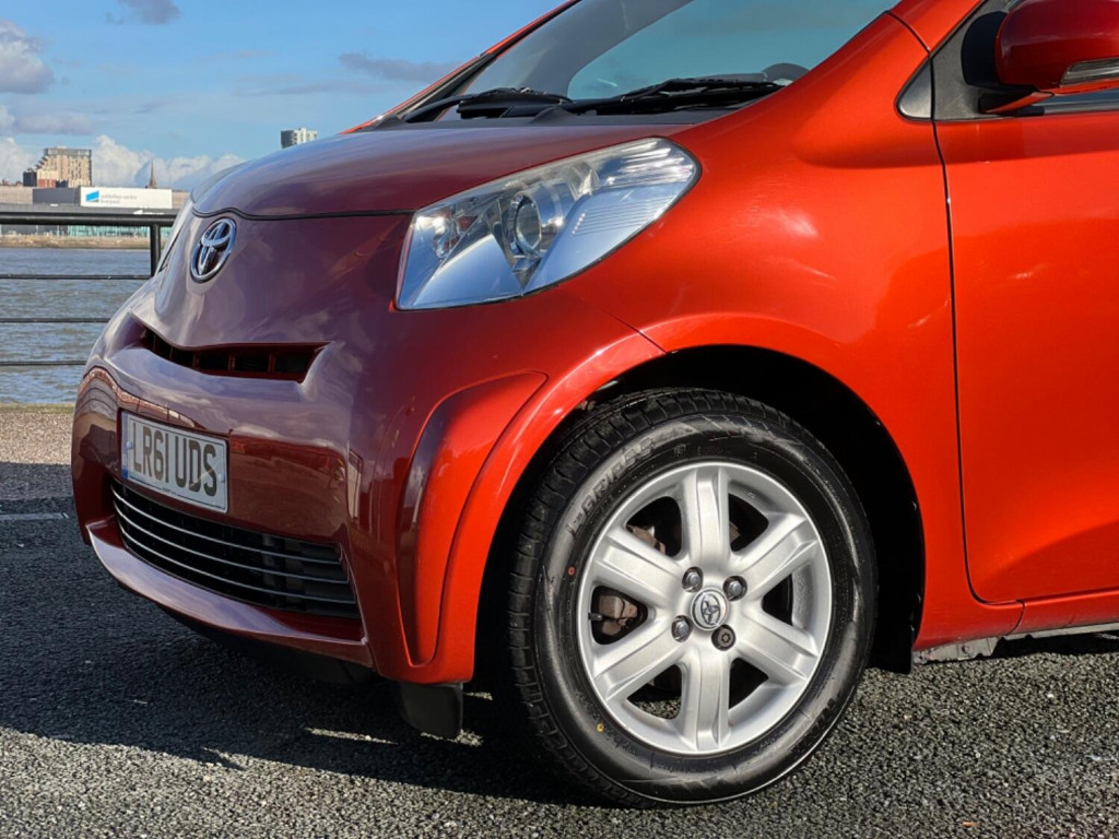 TOYOTA IQ