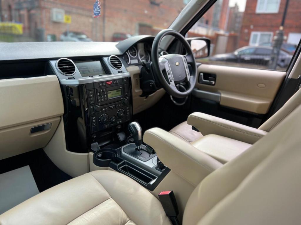View LAND ROVER DISCOVERY 3 2.7 TD V6 HSE 