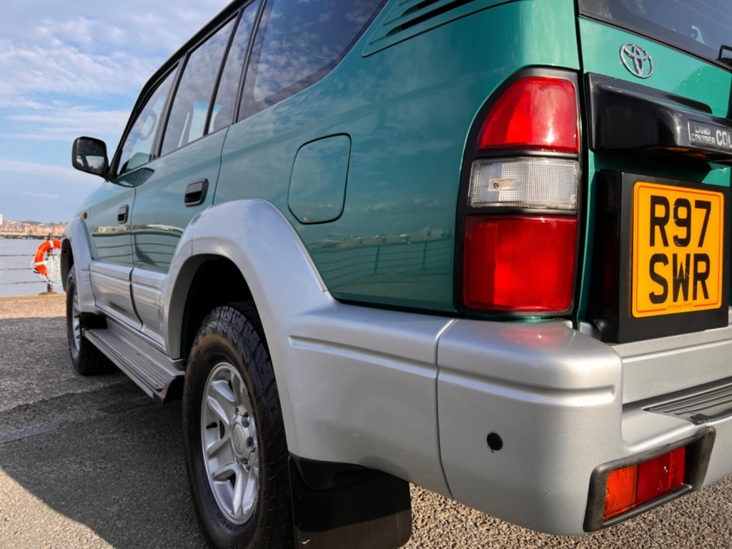 TOYOTA LAND CRUISER COLORADO