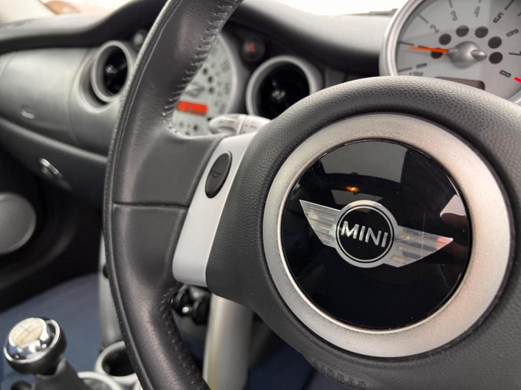 MINI HATCH