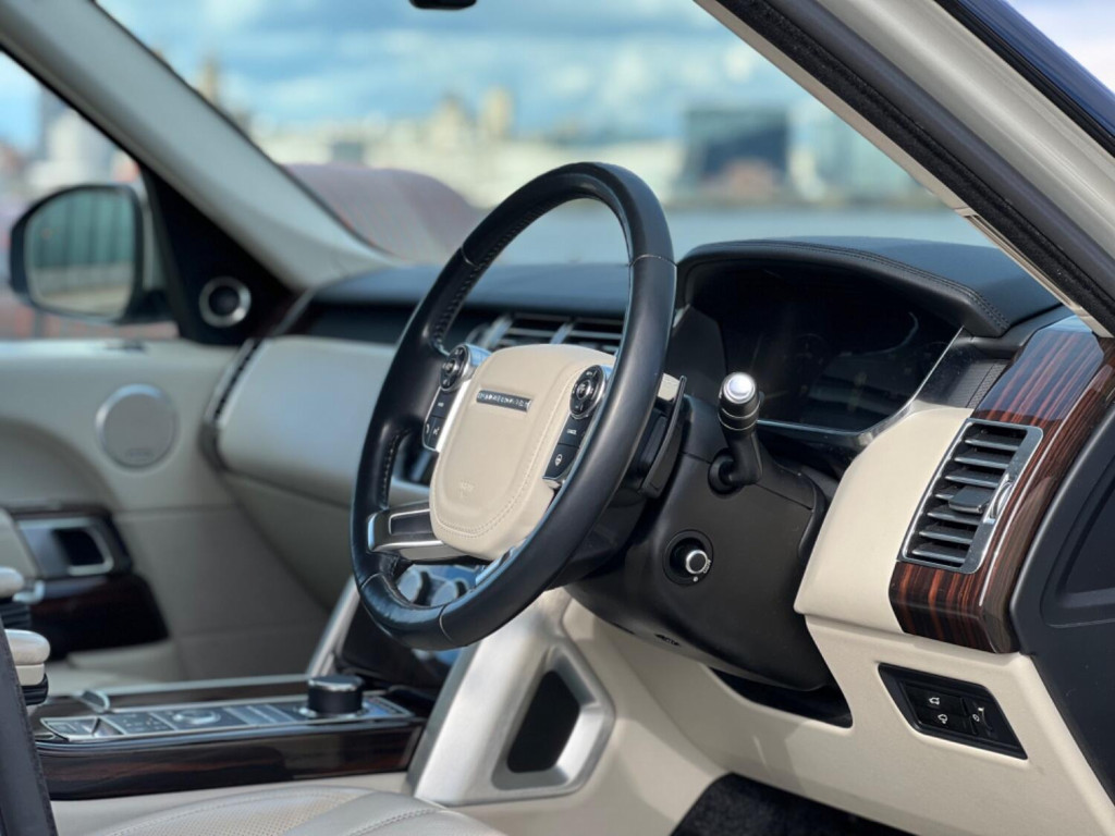 LAND ROVER RANGE ROVER