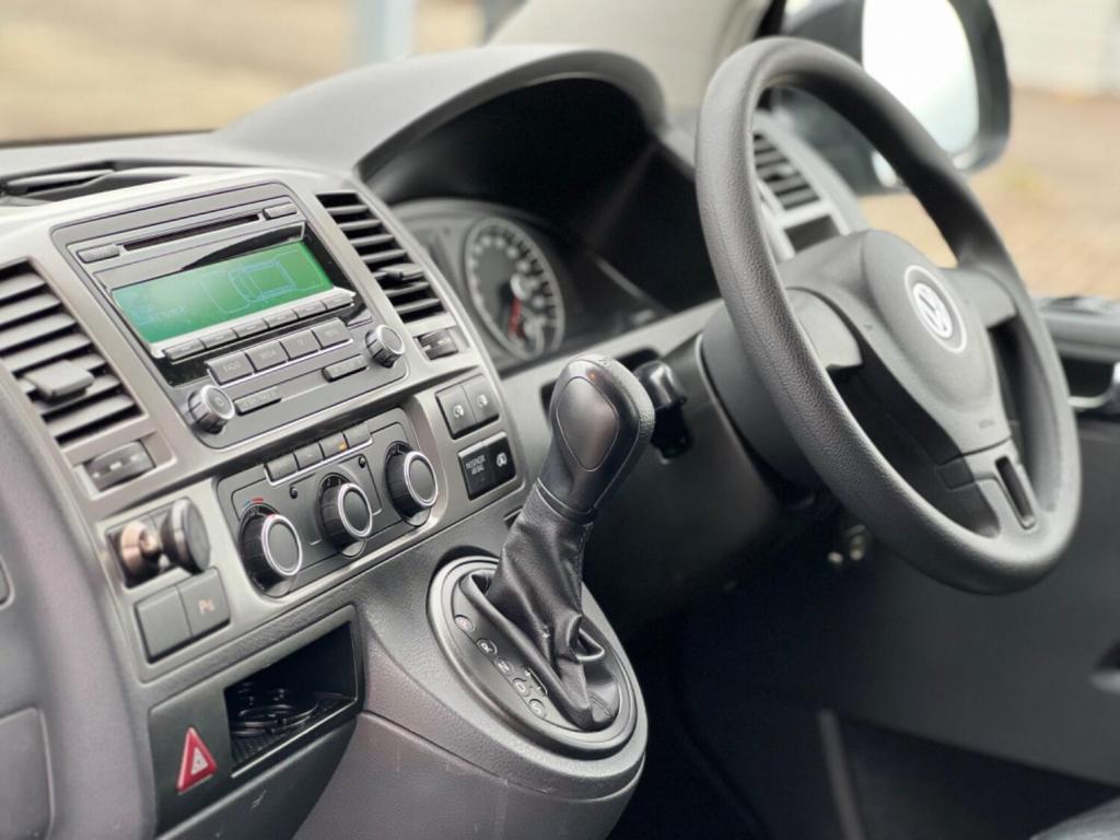 VOLKSWAGEN TRANSPORTER