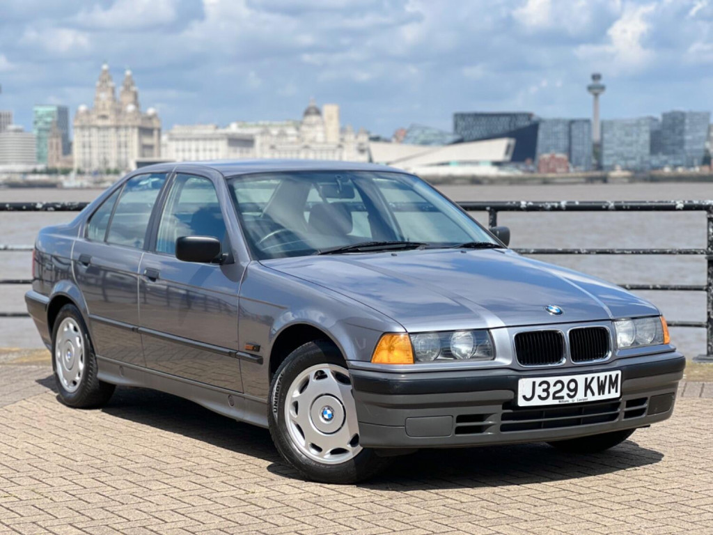 View BMW 3 SERIES 318i 5 Speed 