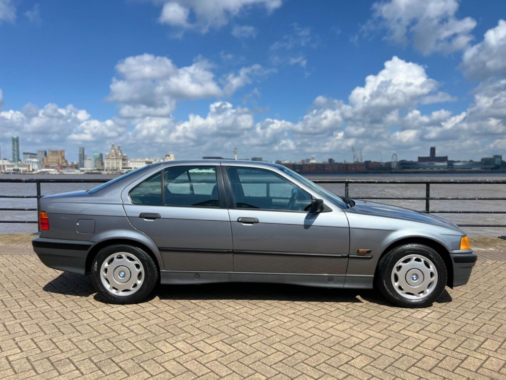 View BMW 3 SERIES 318i 5 Speed 