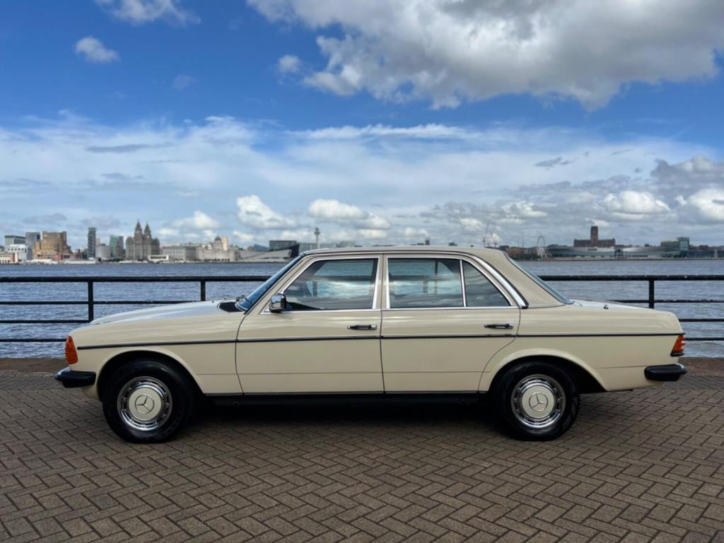 MERCEDES-BENZ 240