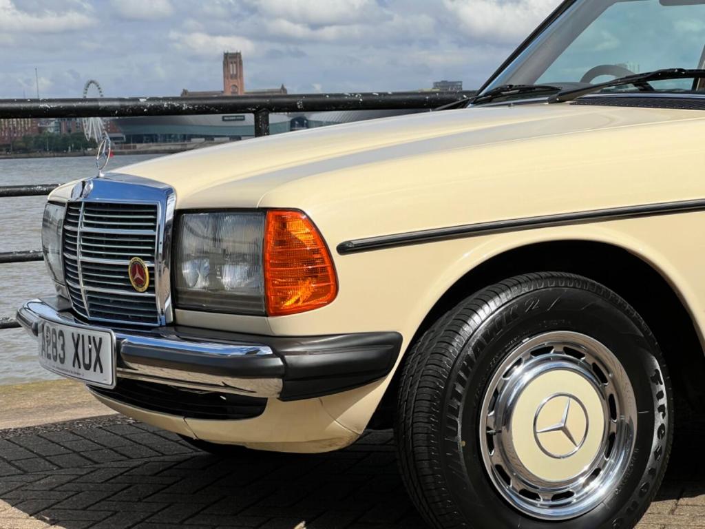MERCEDES-BENZ 240