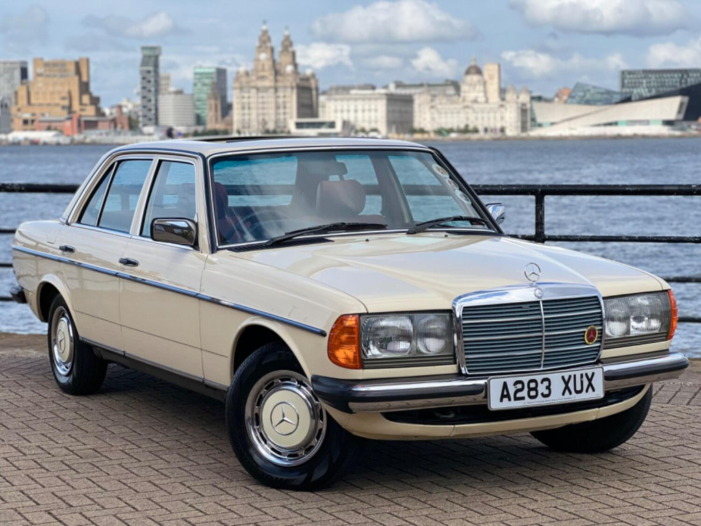 View MERCEDES-BENZ 240 d