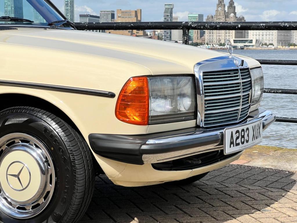 MERCEDES-BENZ 240