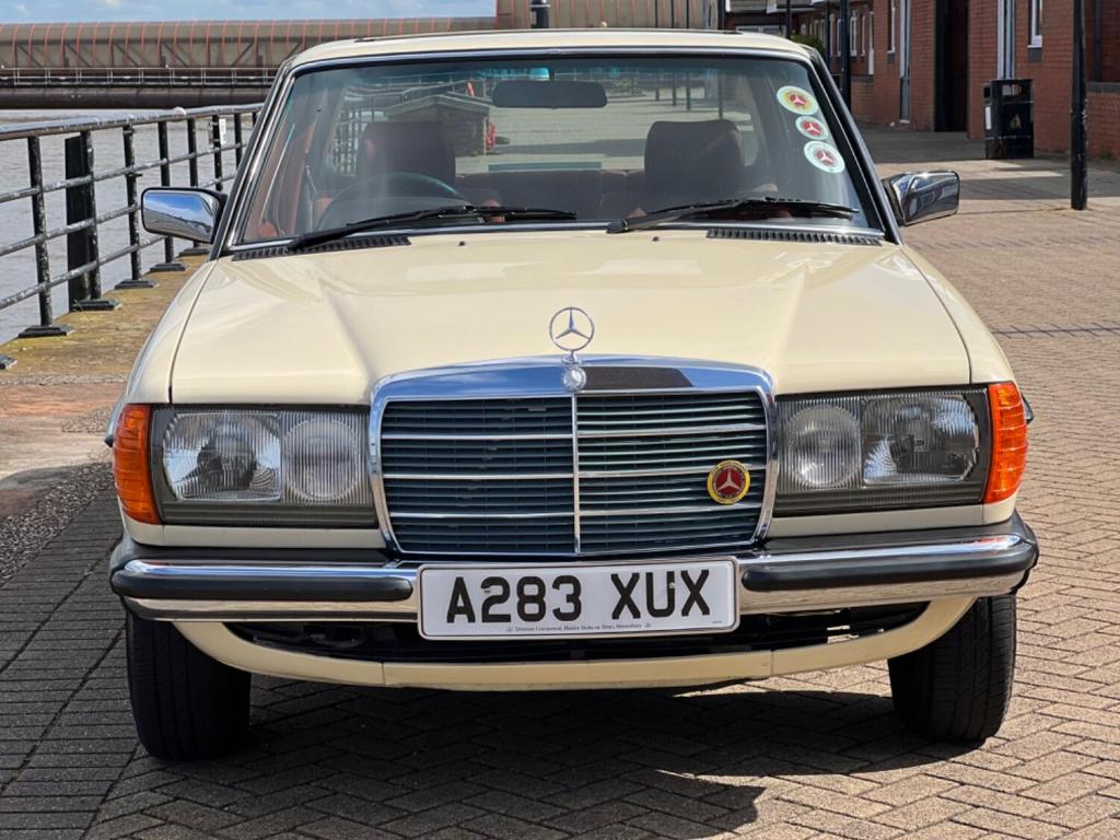 MERCEDES-BENZ 240