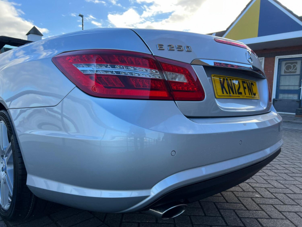 MERCEDES-BENZ E CLASS