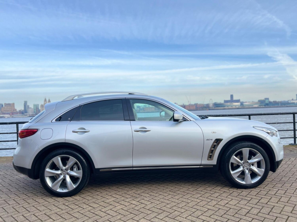 INFINITI QX70