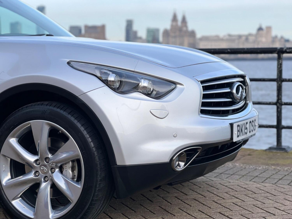 INFINITI QX70