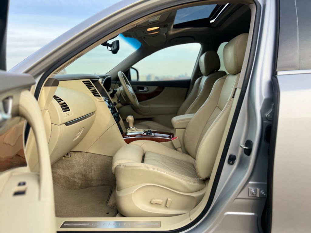 INFINITI QX70