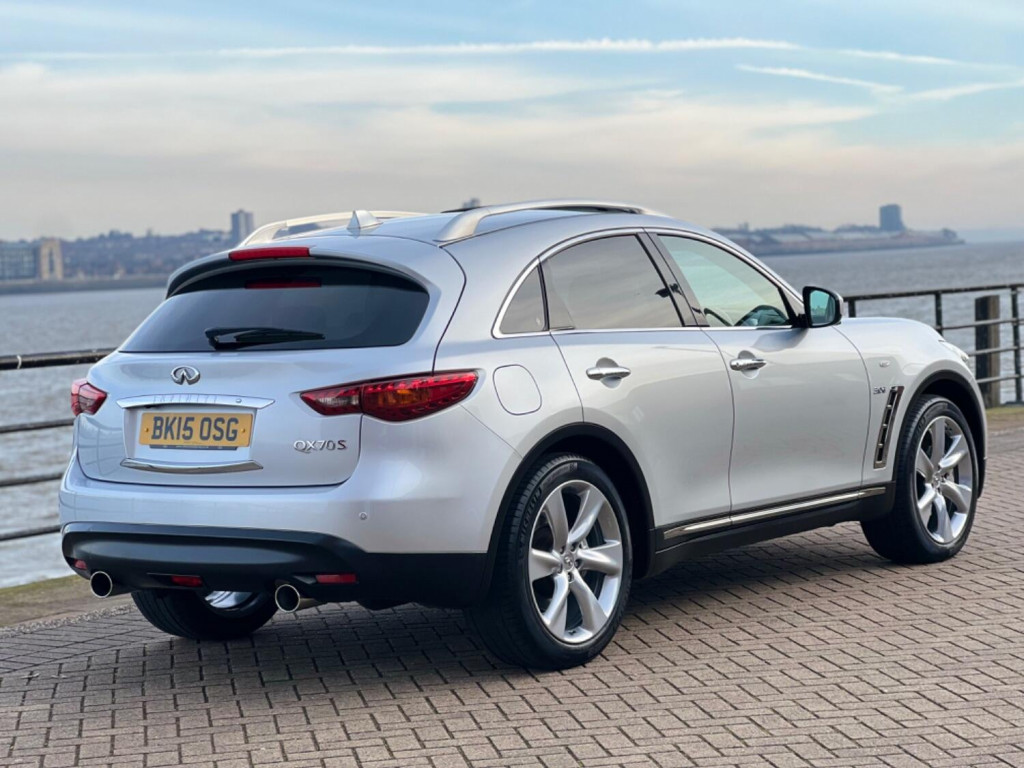 INFINITI QX70