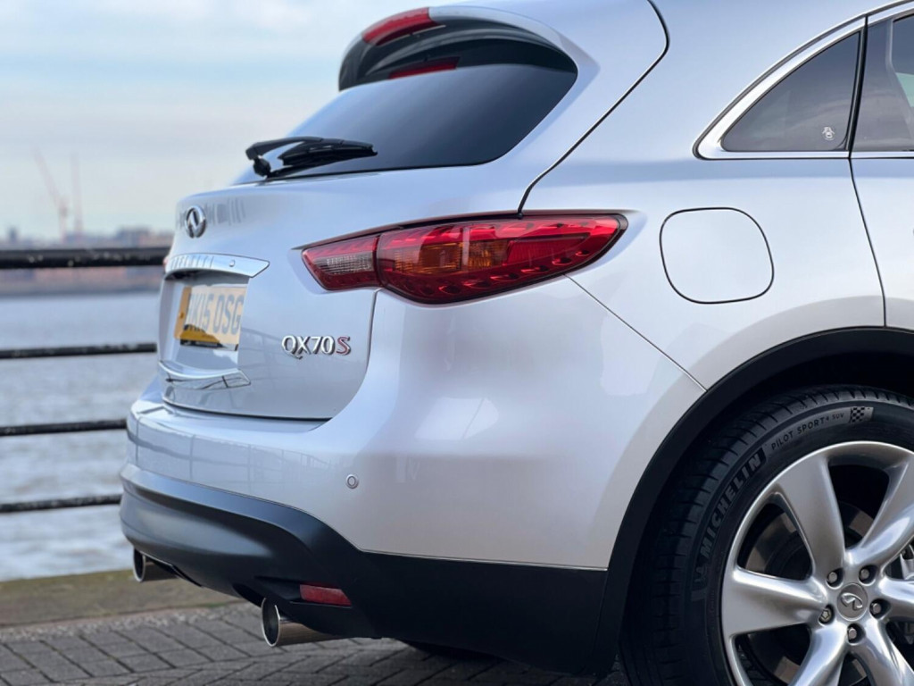 INFINITI QX70