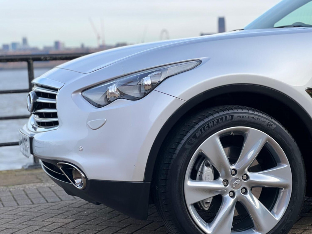 INFINITI QX70