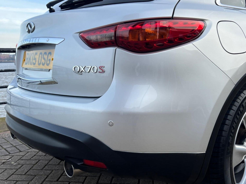 INFINITI QX70