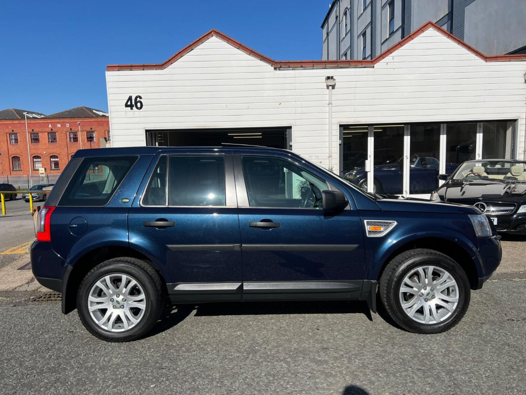 View LAND ROVER FREELANDER 2 3.2 i6 HSE