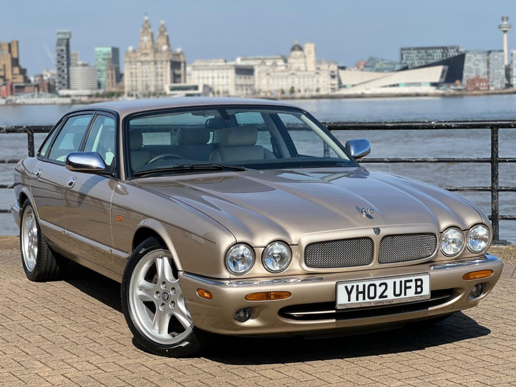 View JAGUAR XJ 3.2 XJ8 Sport
