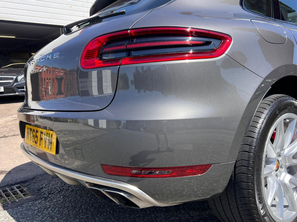 PORSCHE MACAN