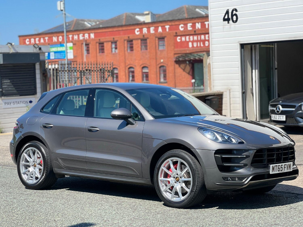 PORSCHE MACAN