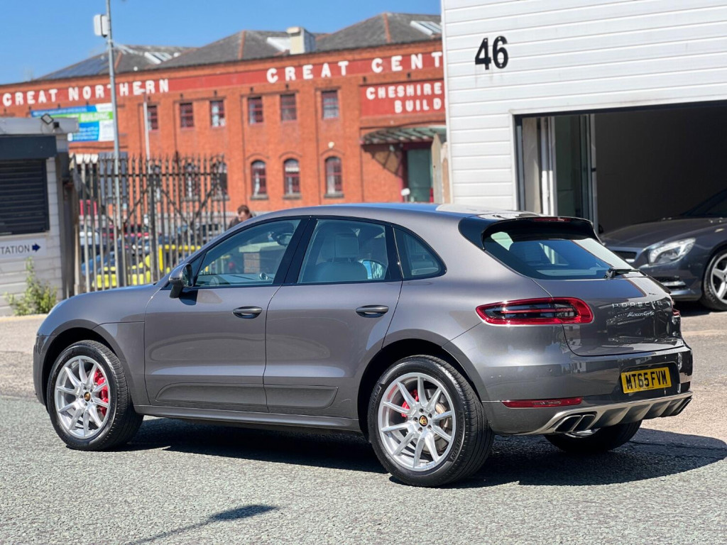 PORSCHE MACAN