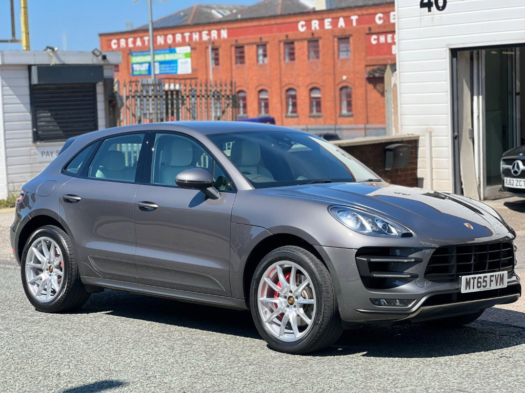 PORSCHE MACAN