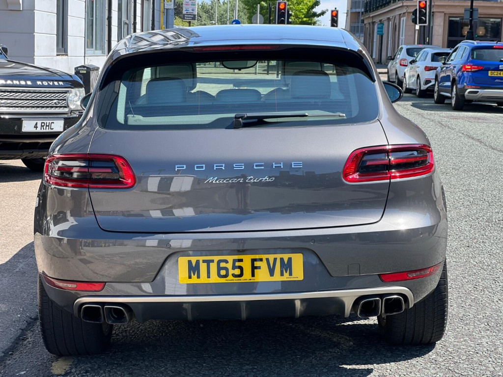 PORSCHE MACAN
