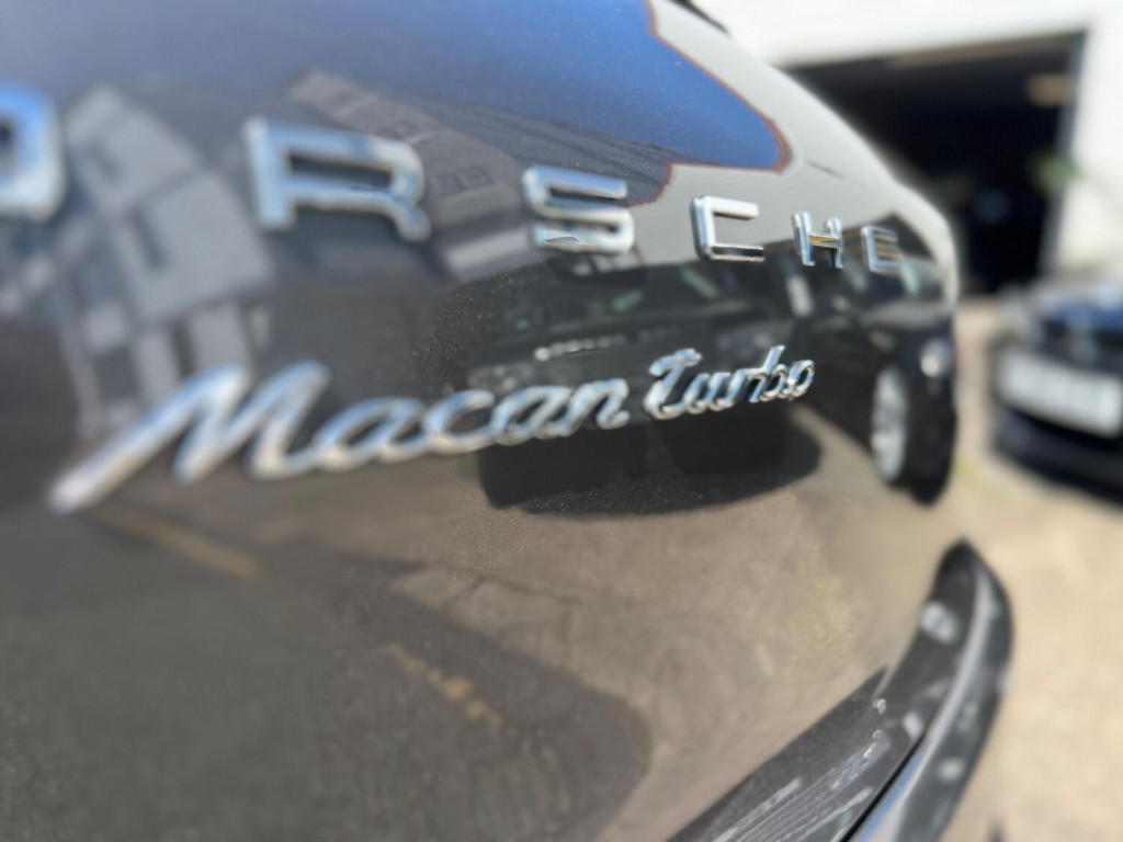 PORSCHE MACAN
