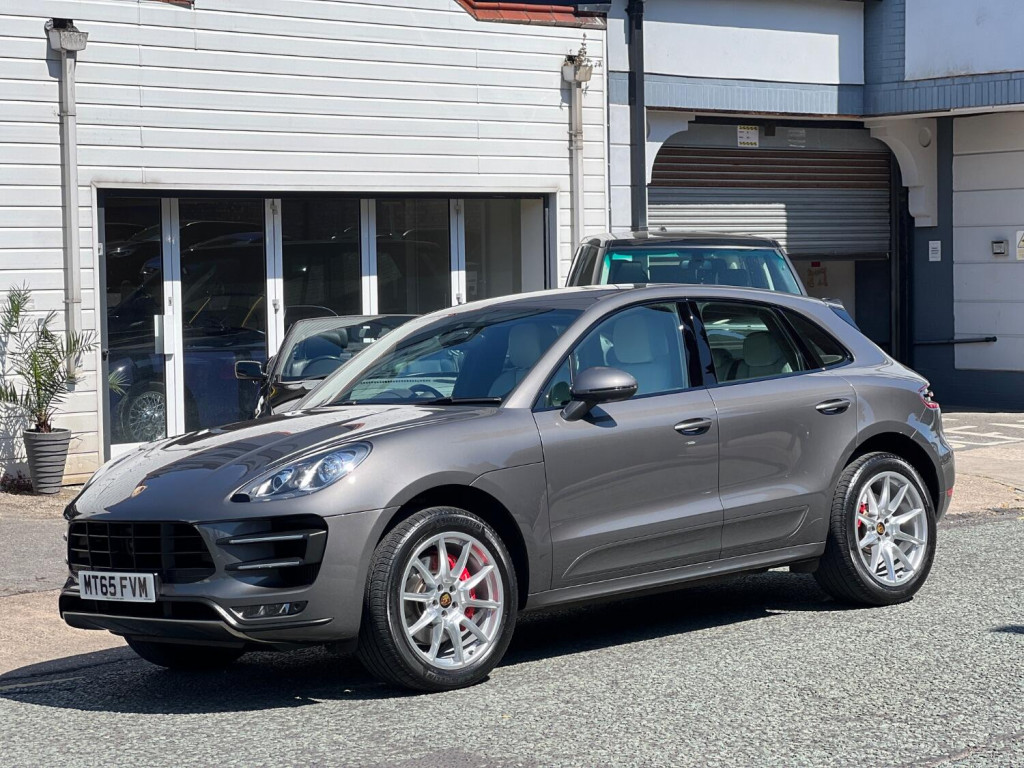 PORSCHE MACAN