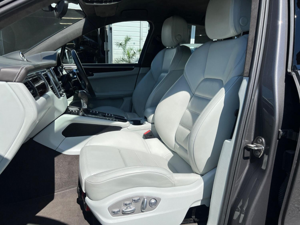 View PORSCHE MACAN 3.6 T V6 Turbo