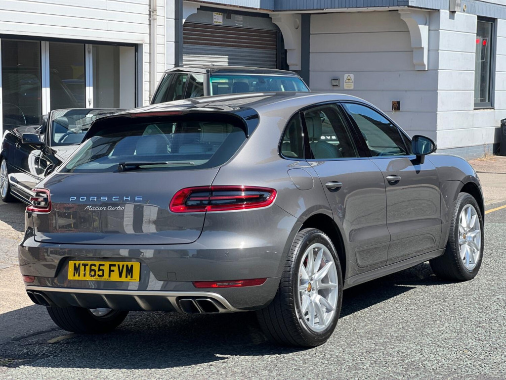 PORSCHE MACAN