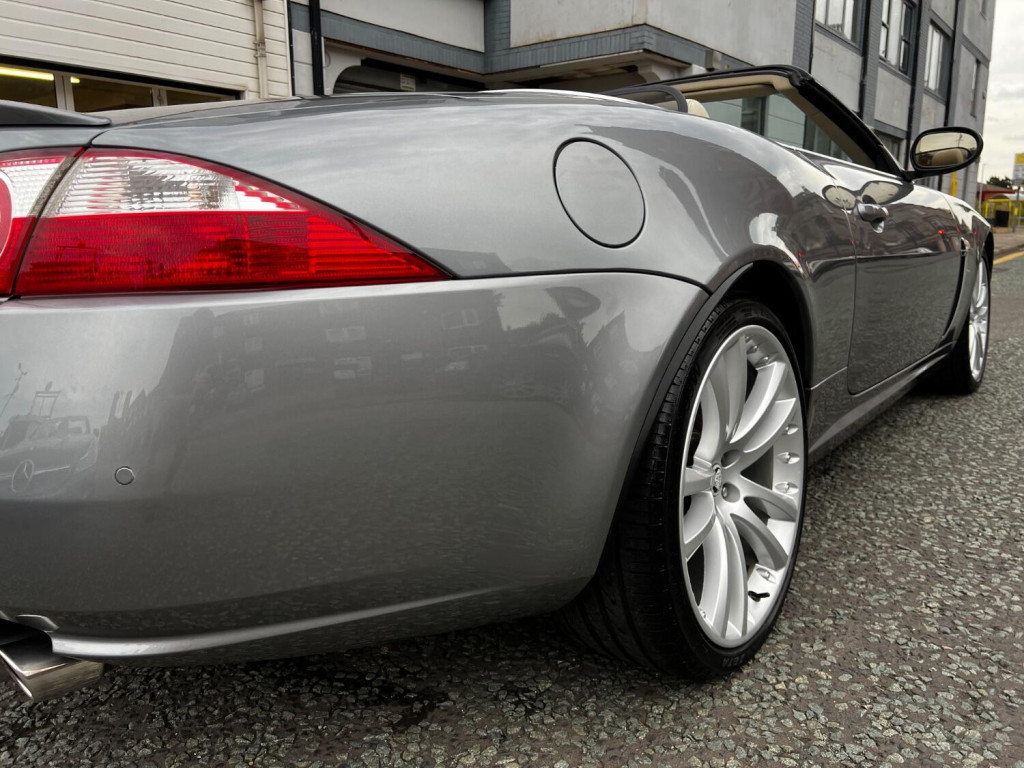 JAGUAR XKR